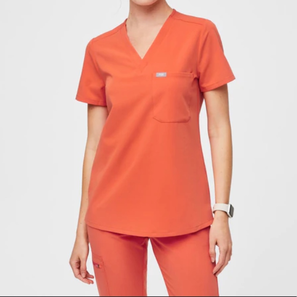 FIGS Women’s Scrub Set in Sunset Orange Size M NWT